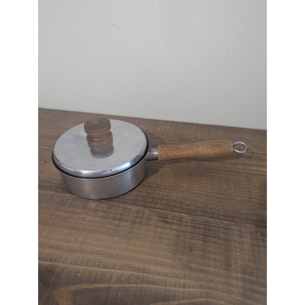 Vintage Mirro Sauce Pan Pot with Lid Aluminum Wood Handle 1 Quart 54221-1330‎
